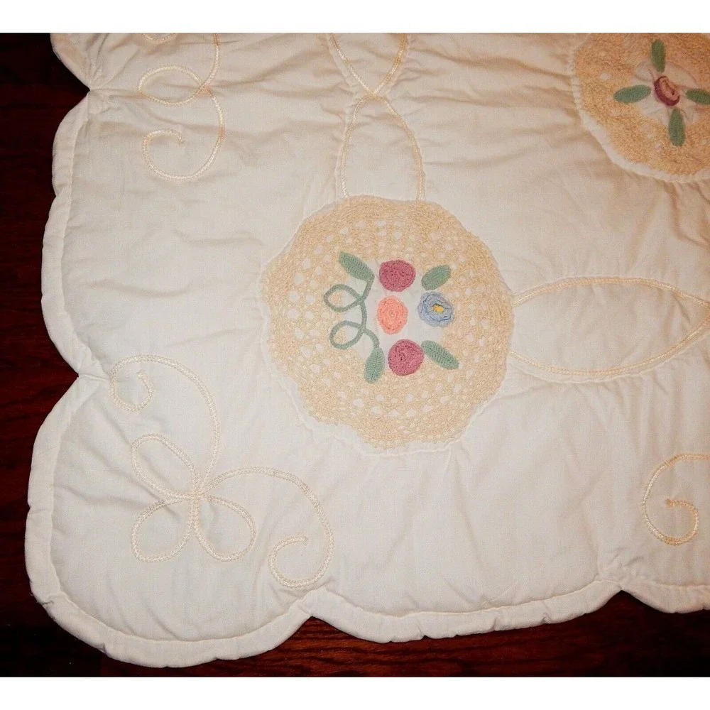 Crib Toddler Bed Comforter Cream Crocheted Roses Medallion Scalloped Edge